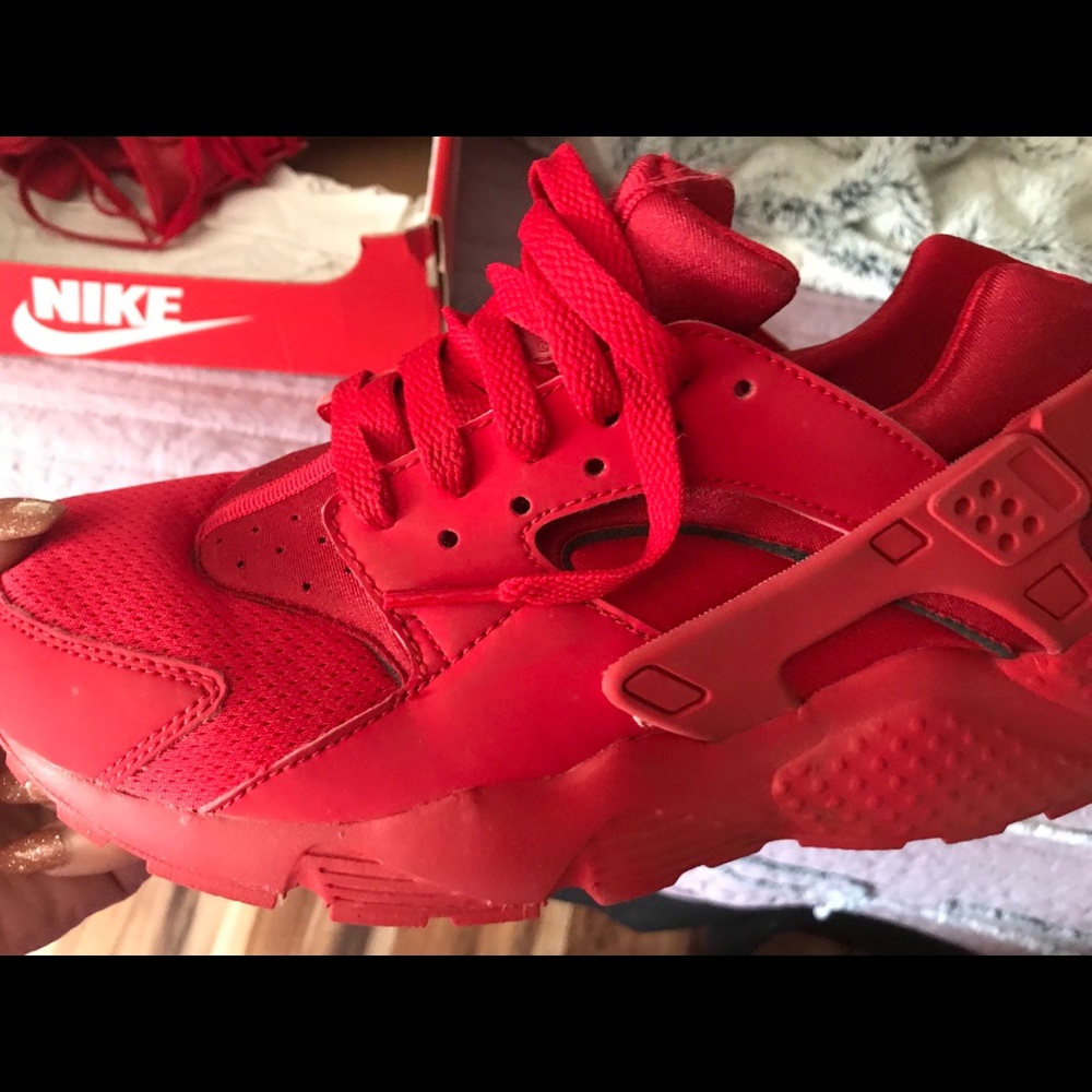 NIKE HUARACHE RUN